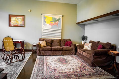 Vintage School, 5 BR/2 Kitchens, Pool, Gym NO FEES