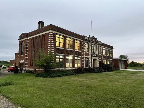 Vintage School 4BR/3BA, Kitchen, Pool, Gym NO FEES
