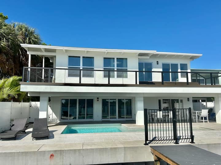 Clearwater Beach Retreats At Bayside Grande Villa - Clearwater Beach, FL