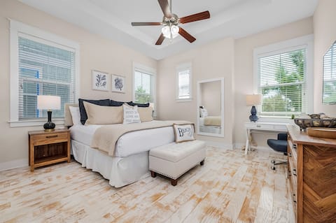 Close to Beach ~ Golf cart|Bikes|2 Pools!
