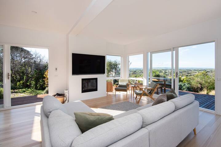 Ocean Panorama on Hetty with pool and spa gallery image 2