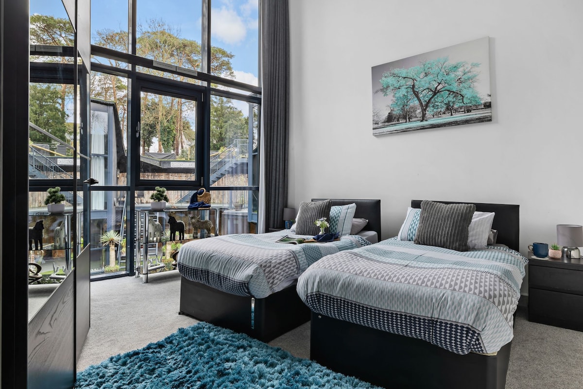 Zip and link twin beds that can be configured as a super king size bed upon request - Woolbrook Reservoir