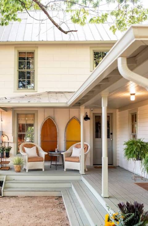 Antique Farmhouse Near Pittsboro and Chapel Hill