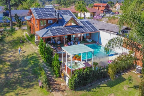 Chalet in Rio Dos Cedros Heated Pool and Jacuzzi