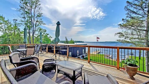 Kawartha Dream Cottage with Hot Tub w/ Games House