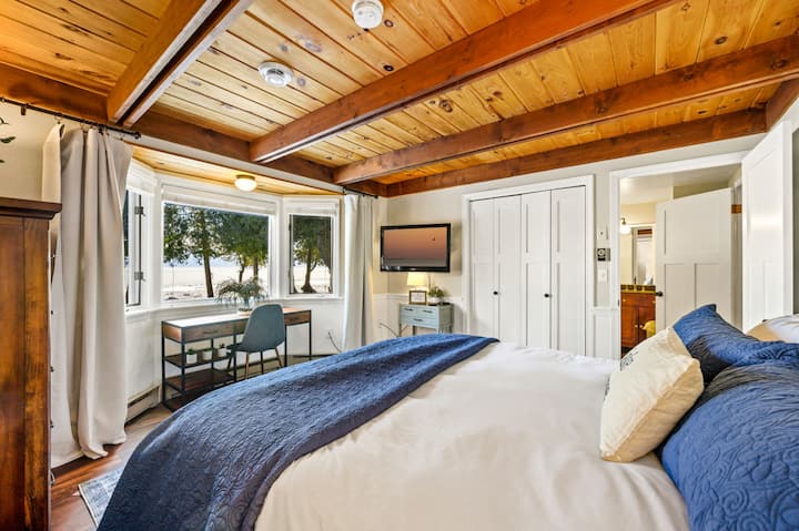Primary bedroom - King Bed
