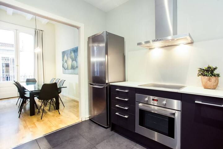 Huge 4bedroom with terrace in Las Ramblas gallery image 5