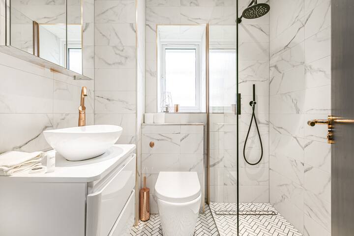 Best Location in London: 3-Bed Chelsea Home gallery image 4