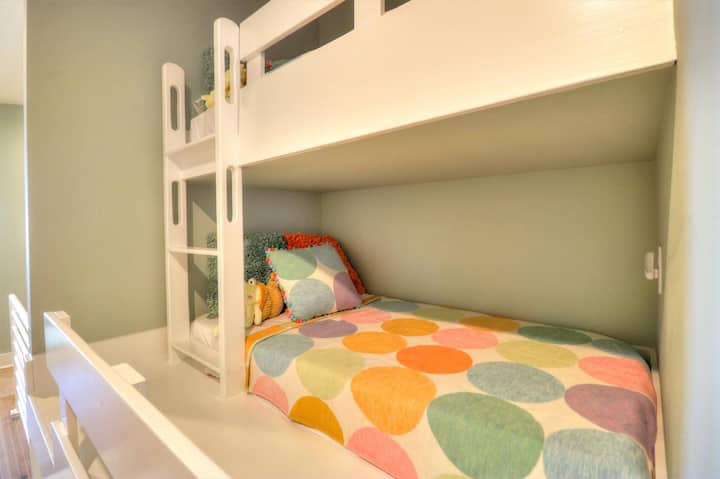 Lilypad B - Hallway Bunks