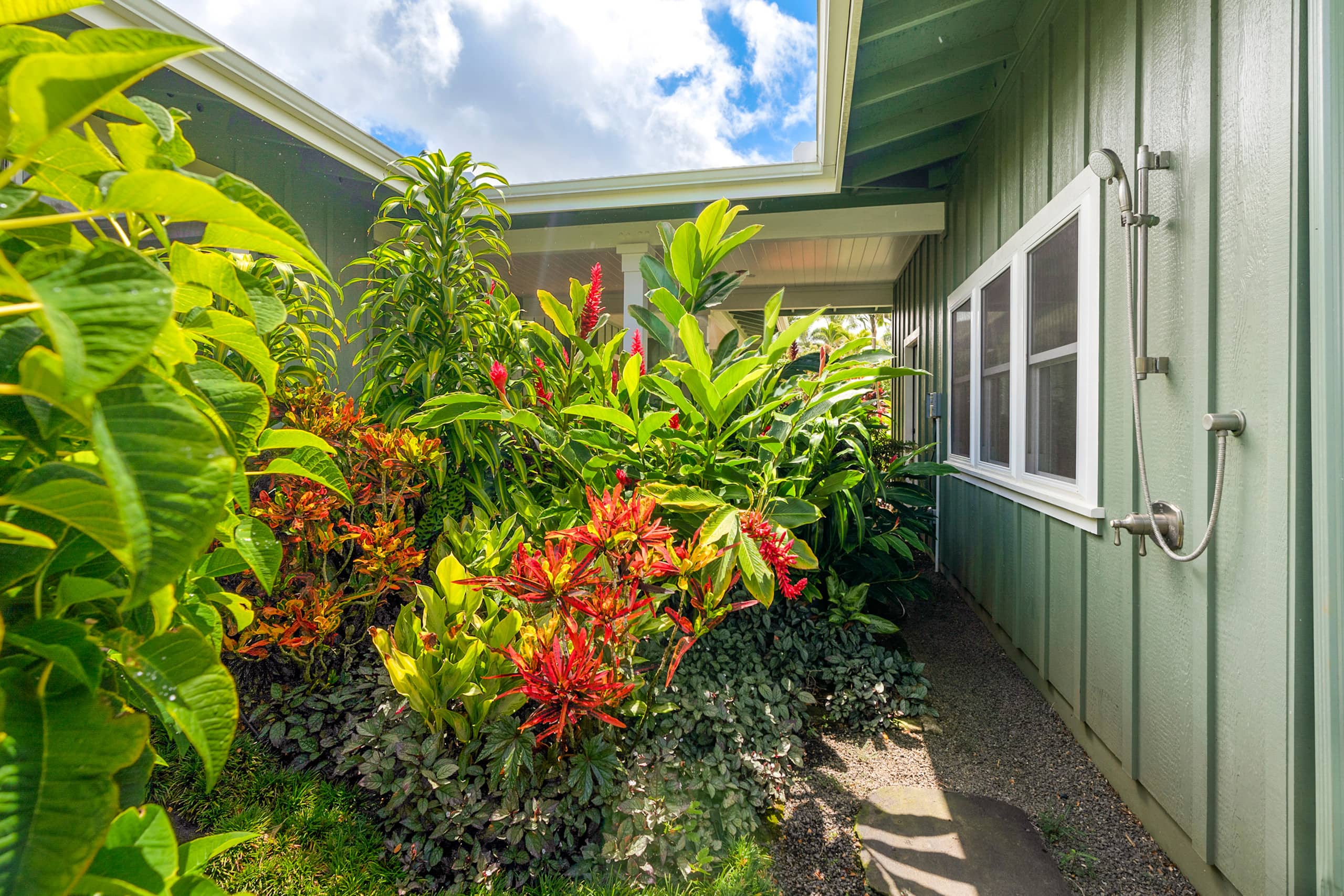 Hale Alaula, Elegant Hawaiian Home with A/C - Photo 39