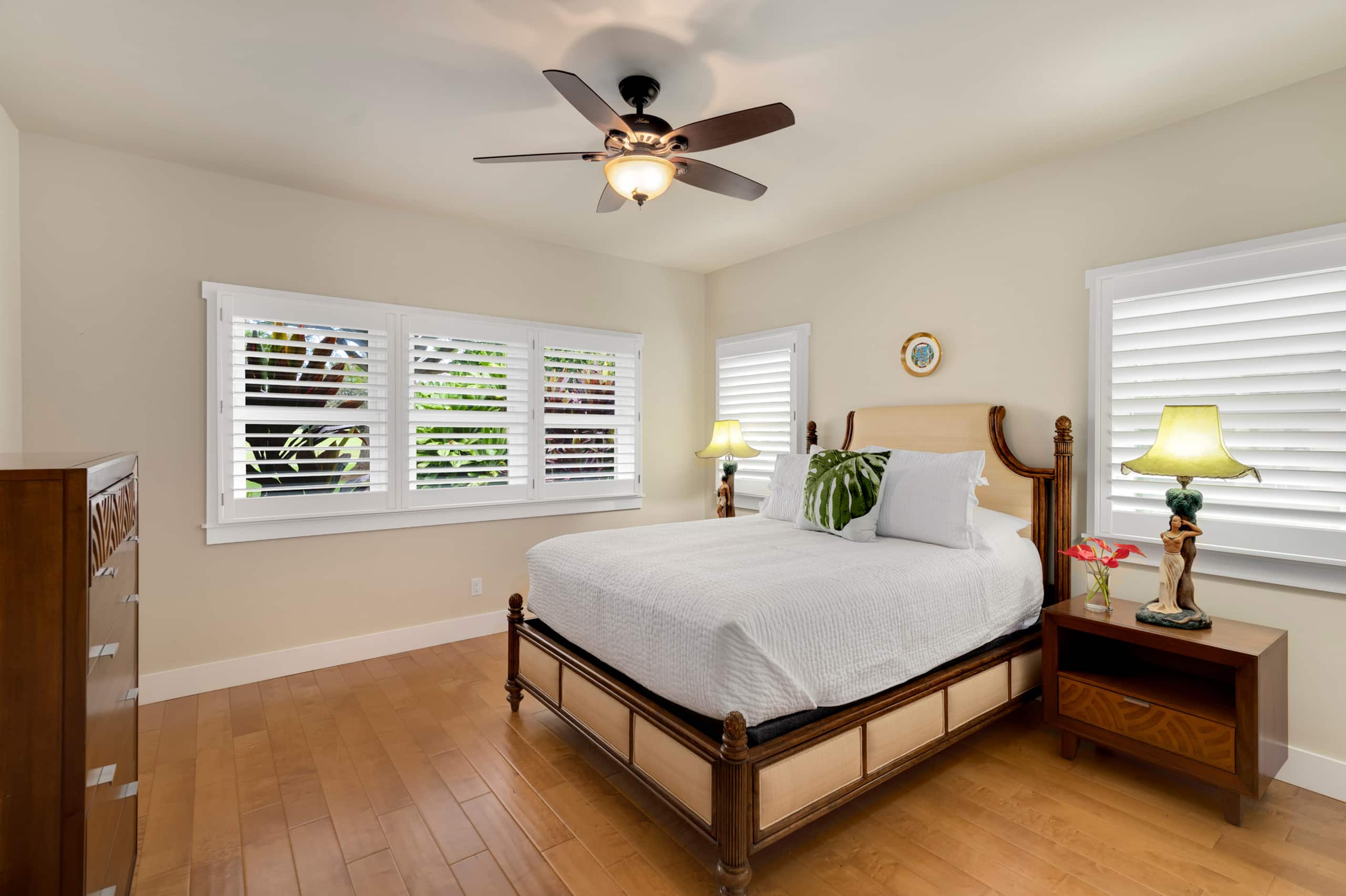 Hale Alaula, Elegant Hawaiian Home with A/C - Photo 23