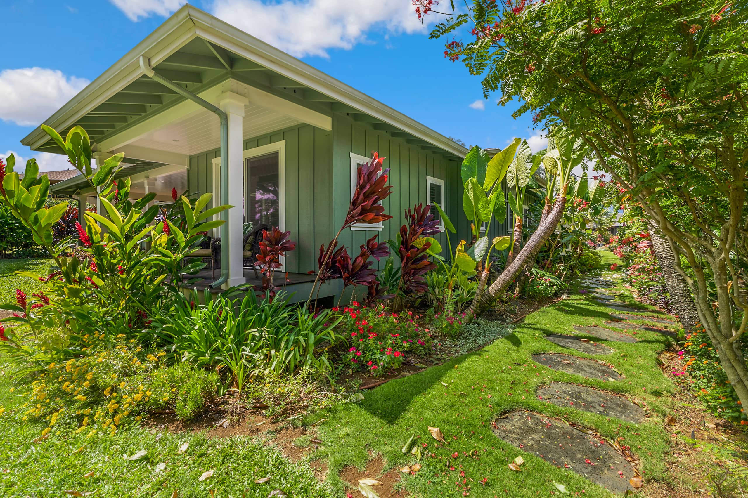 Hale Alaula, Elegant Hawaiian Home with A/C - Photo 35