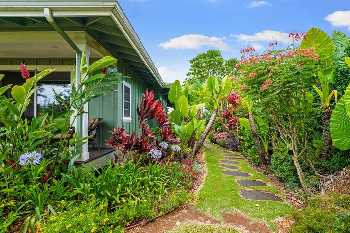 Hale Alaula, Elegant Hawaiian Home with A/C gallery image 3
