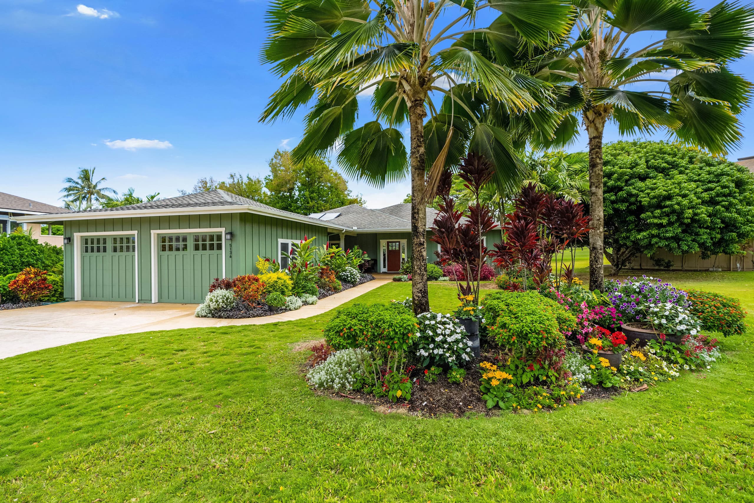 Hale Alaula, Elegant Hawaiian Home with A/C - Photo 2