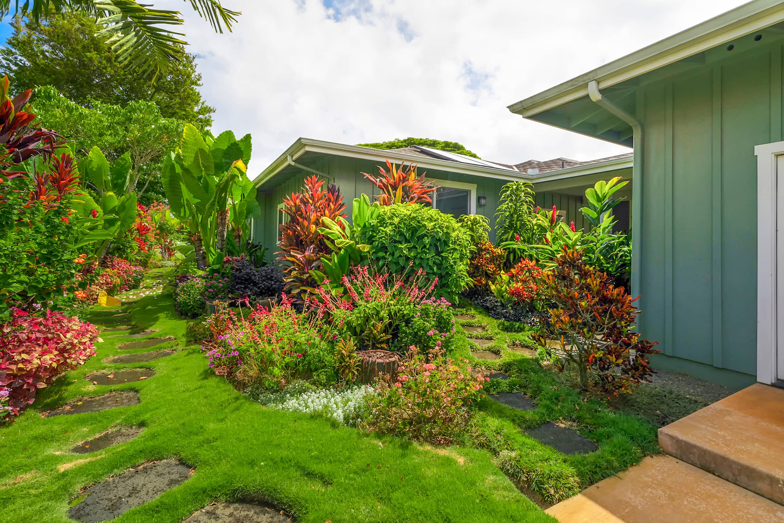 Hale Alaula, Elegant Hawaiian Home with A/C - Photo 37