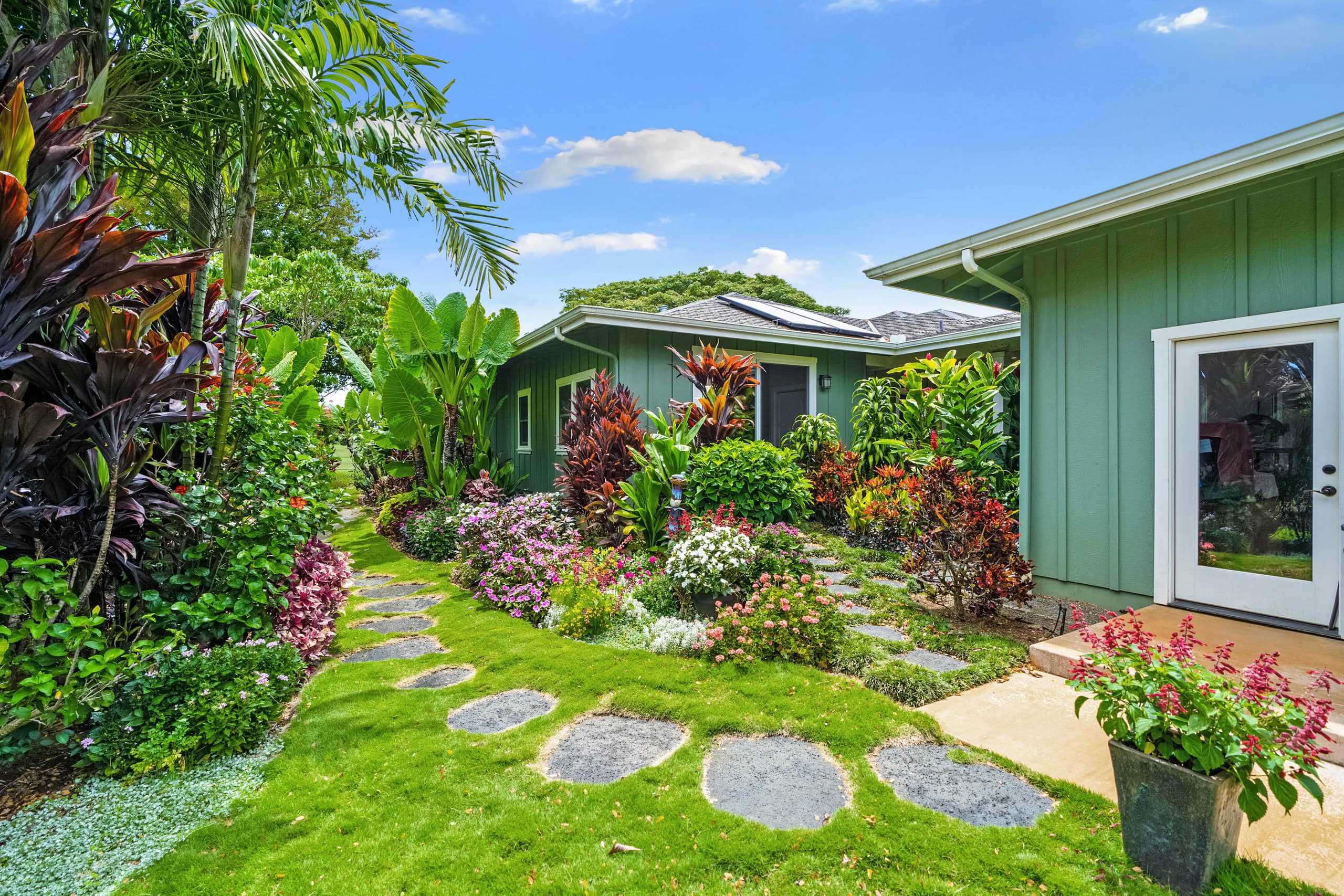 Hale Alaula, Elegant Hawaiian Home with A/C - Photo 48