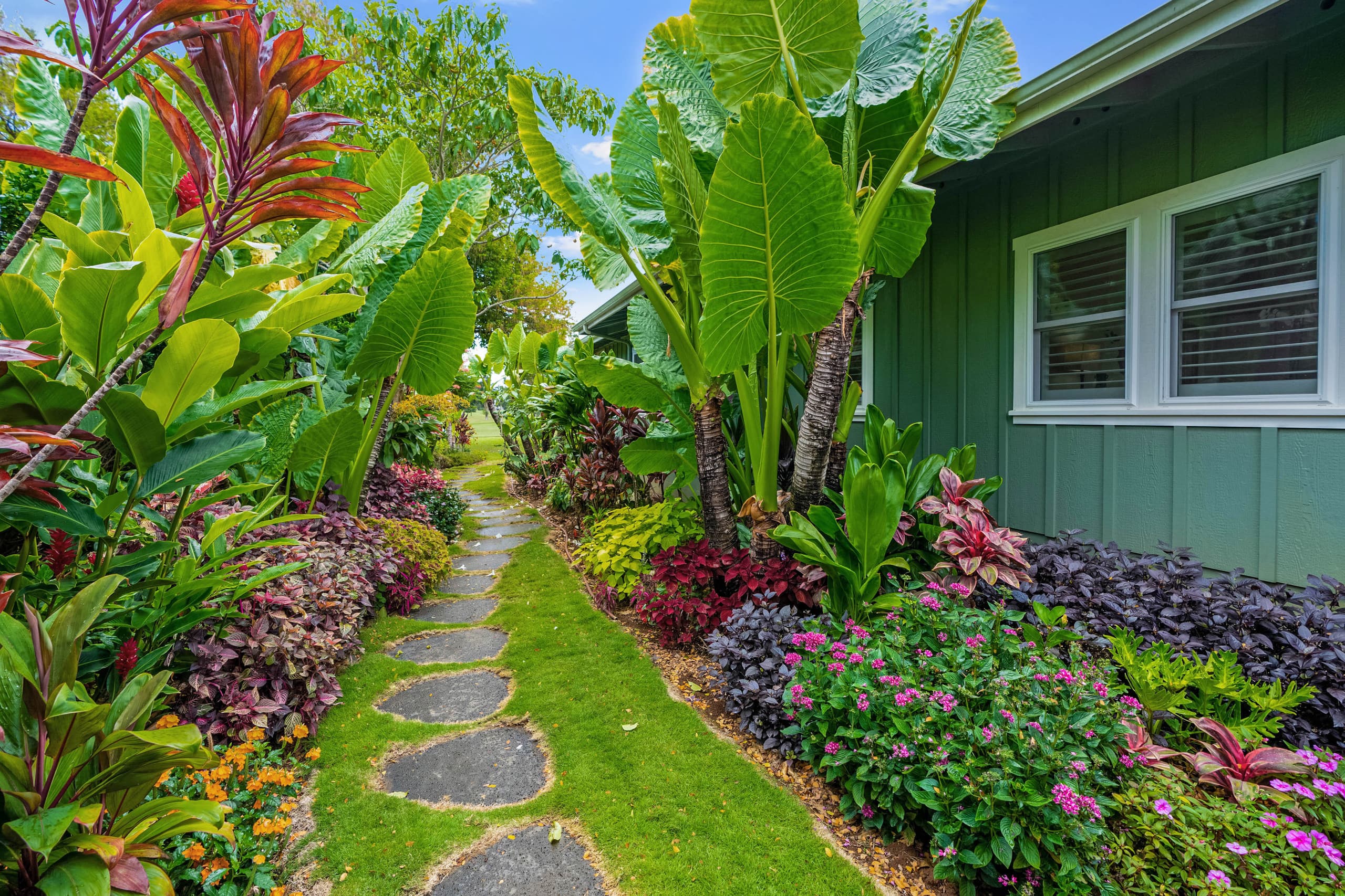 Hale Alaula, Elegant Hawaiian Home with A/C - Photo 46