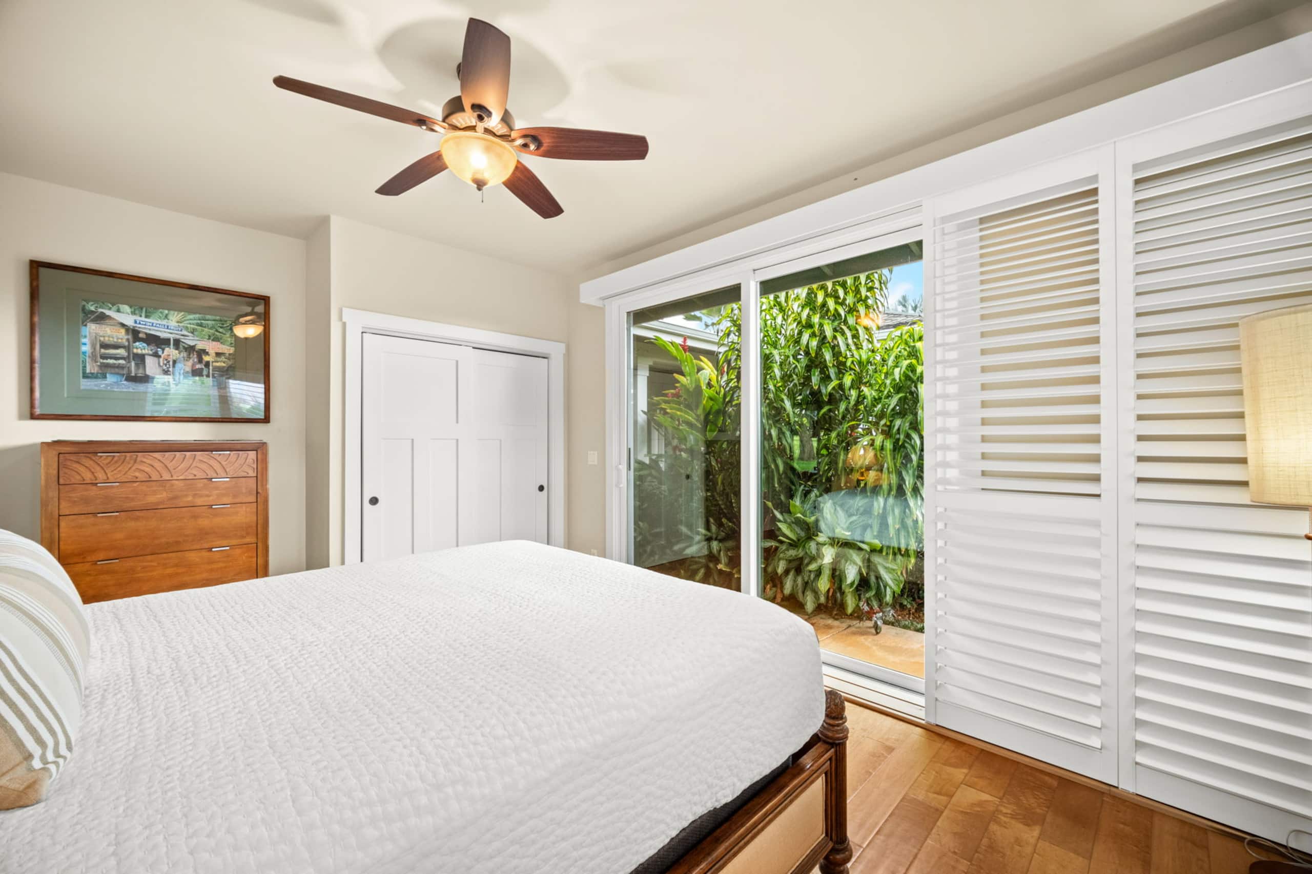 Hale Alaula, Elegant Hawaiian Home with A/C - Photo 24