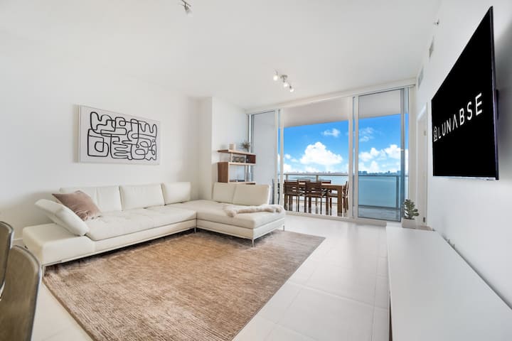 New | Waterfront Lounge + Dining | Pet Friendly - Miami