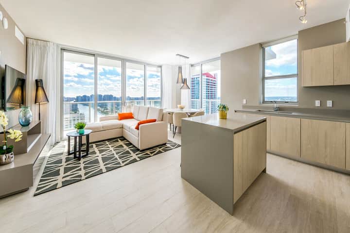 Luxury Spacious Waterview Cornersuite 19thfloor! - Hollywood, FL