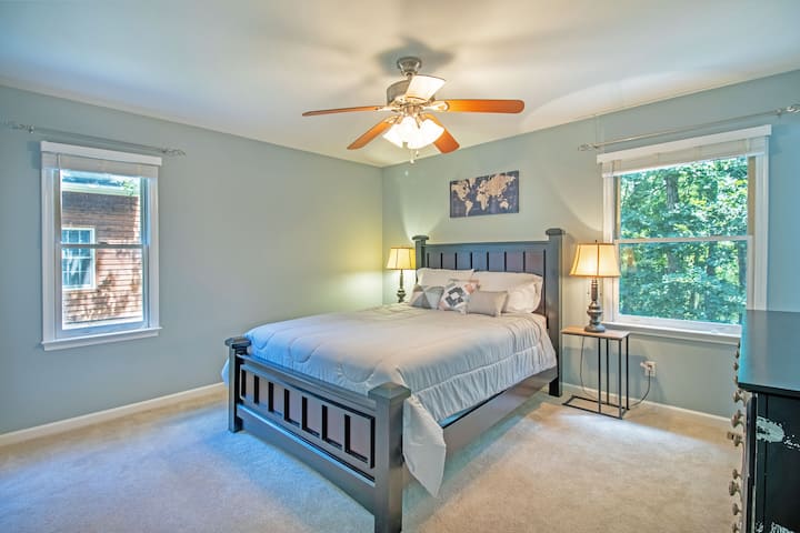 Chambre 2 avec lit Queen et salle de bain complète privée