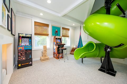 The Green Monster: Indoor Slide, Bar, Spa, Firepit