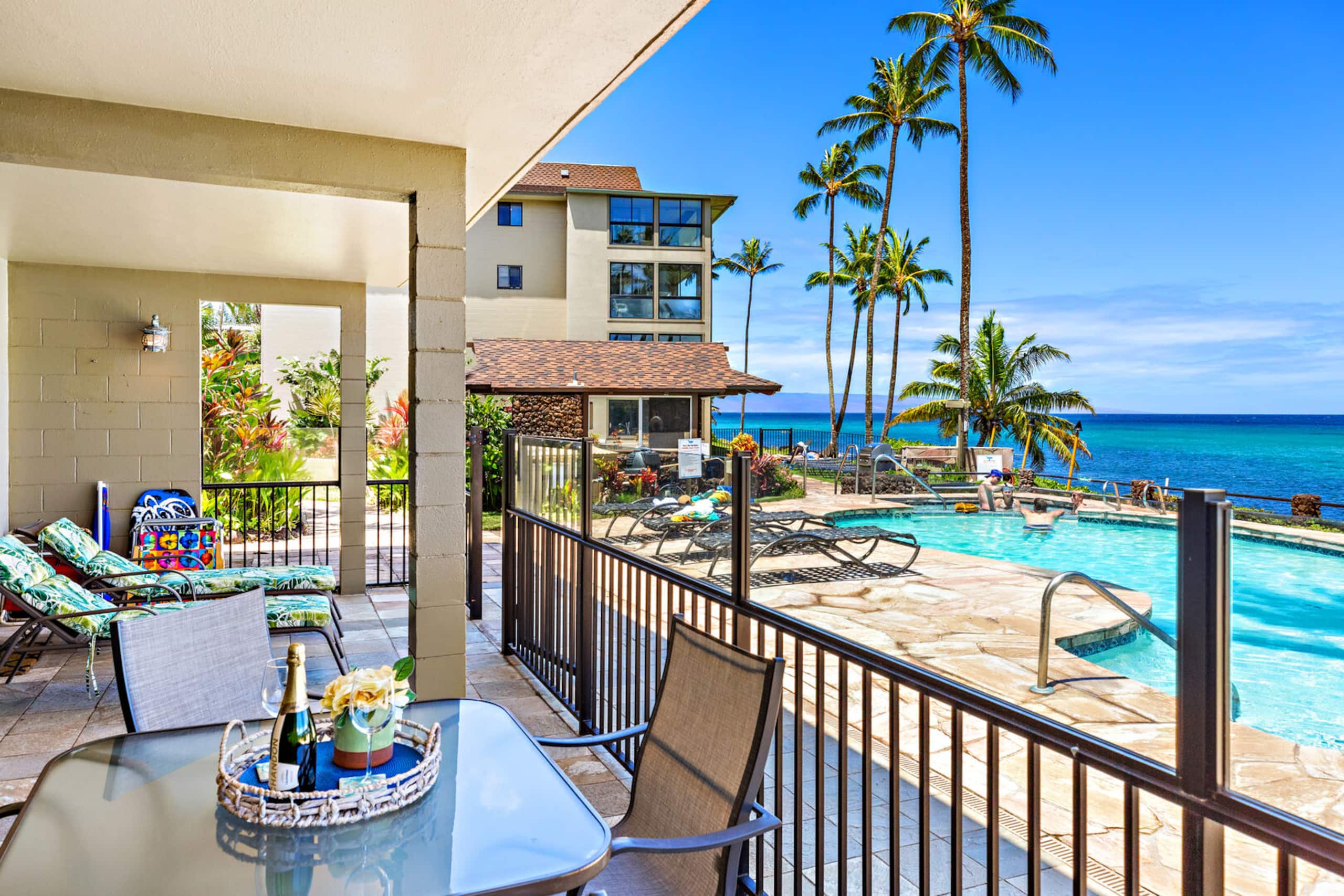 Condo in Lahaina · ★4.81 · 1 bedroom · 2 beds · 1 bath - Image 2