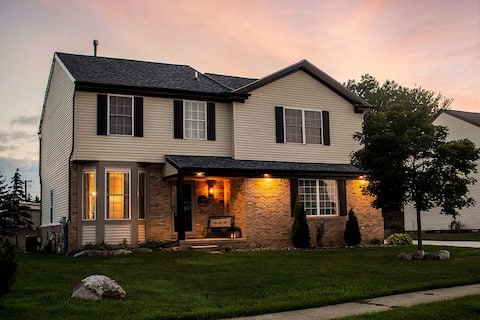 Easy Stay in Anchor Bay - Gym | Theater | Sleeps12