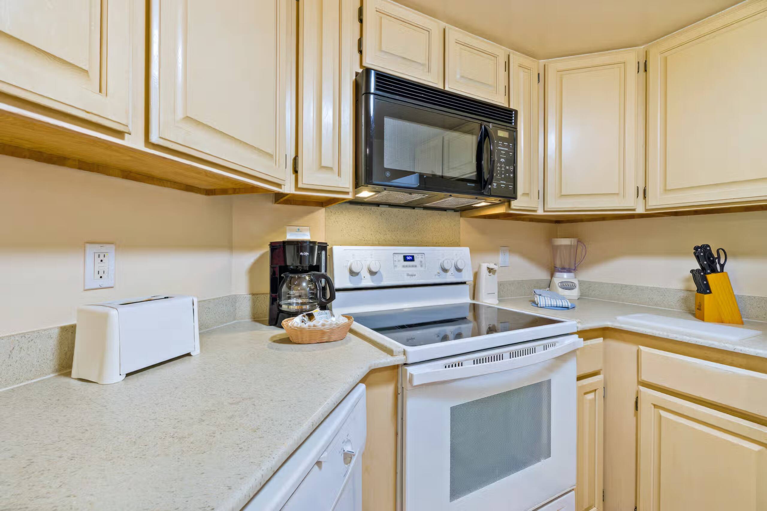 Condo in Lahaina · ★4.75 · 1 bedroom · 2 beds · 1 private bath - Image 10