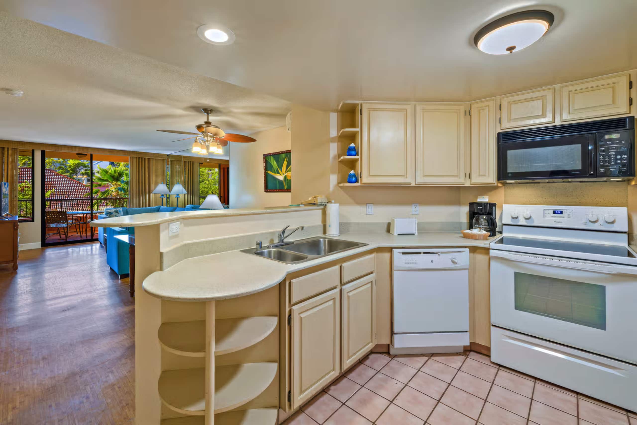 Condo in Lahaina · ★4.75 · 1 bedroom · 2 beds · 1 private bath - Image 5