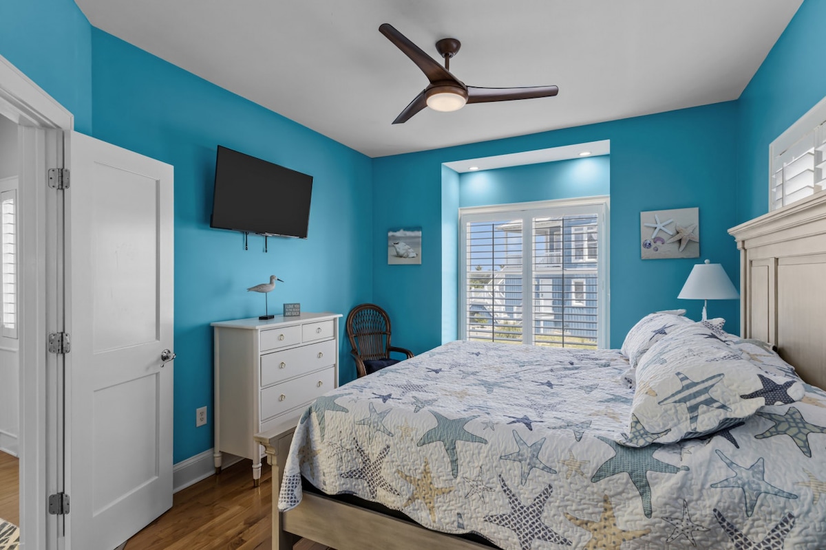 غرفة النوم الثانية في الطابق الأوسط