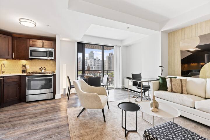 Luxury Two Bed With Private Balcony on the UES gallery image 3