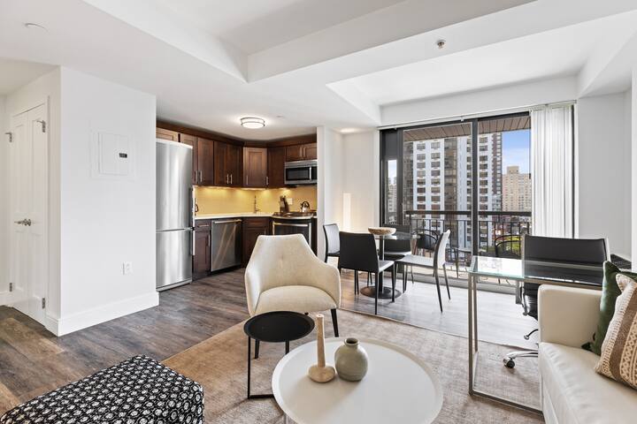 Luxury Two Bed With Private Balcony on the UES gallery image 2