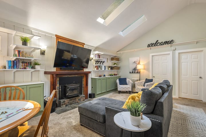 Salmon House - Family-friendly! Hot Tub! Fun! - Guerneville, CA