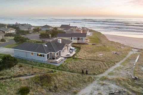Neskowin North - Modern, Oceanfront, Hot tub!