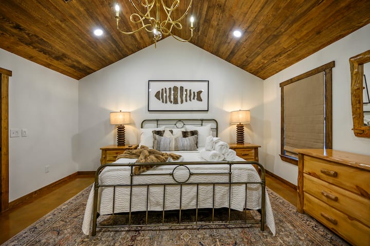 Ideal Location To Casino,hot Tub,  Sleeps 12 - Broken Bow, OK