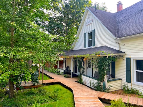 L'Orignal - Huge Luxury Chalet in North Hatley