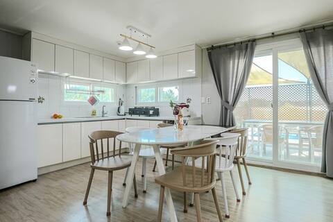 Kid friendly home near Kkotji Beach