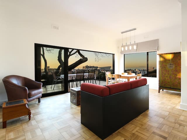 Syringa tree main house