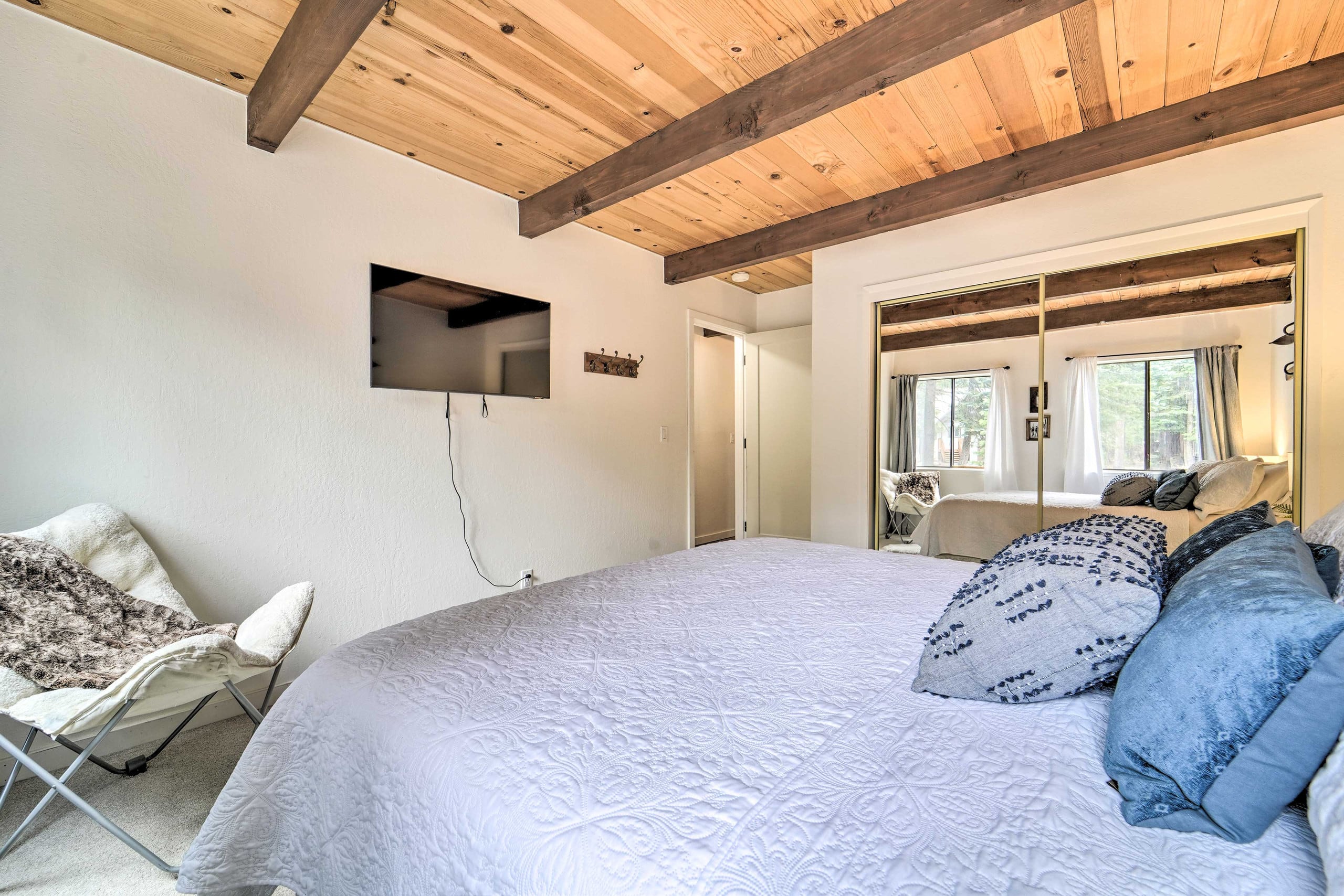 Truckee Home w/ Private Beach, EV Charger - Photo 17