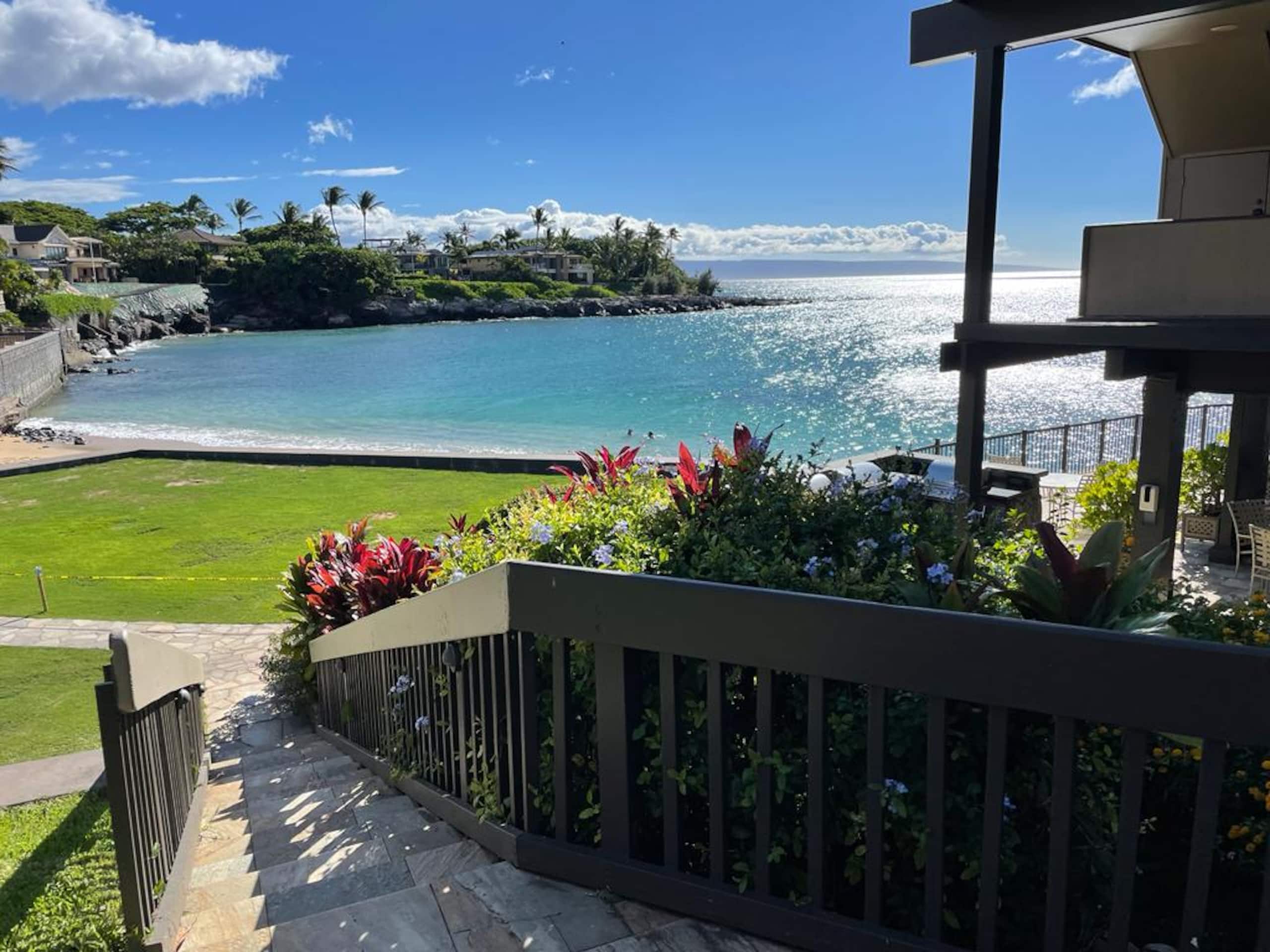 Townhouse in Lahaina · ★4.95 · 2 bedrooms · 4 beds · 2 baths - Image 2