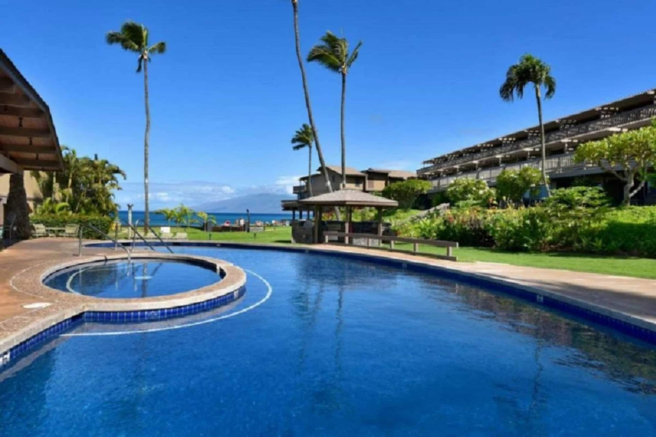 Townhouse in Lahaina · ★4.95 · 2 bedrooms · 4 beds · 2 baths - Image 3