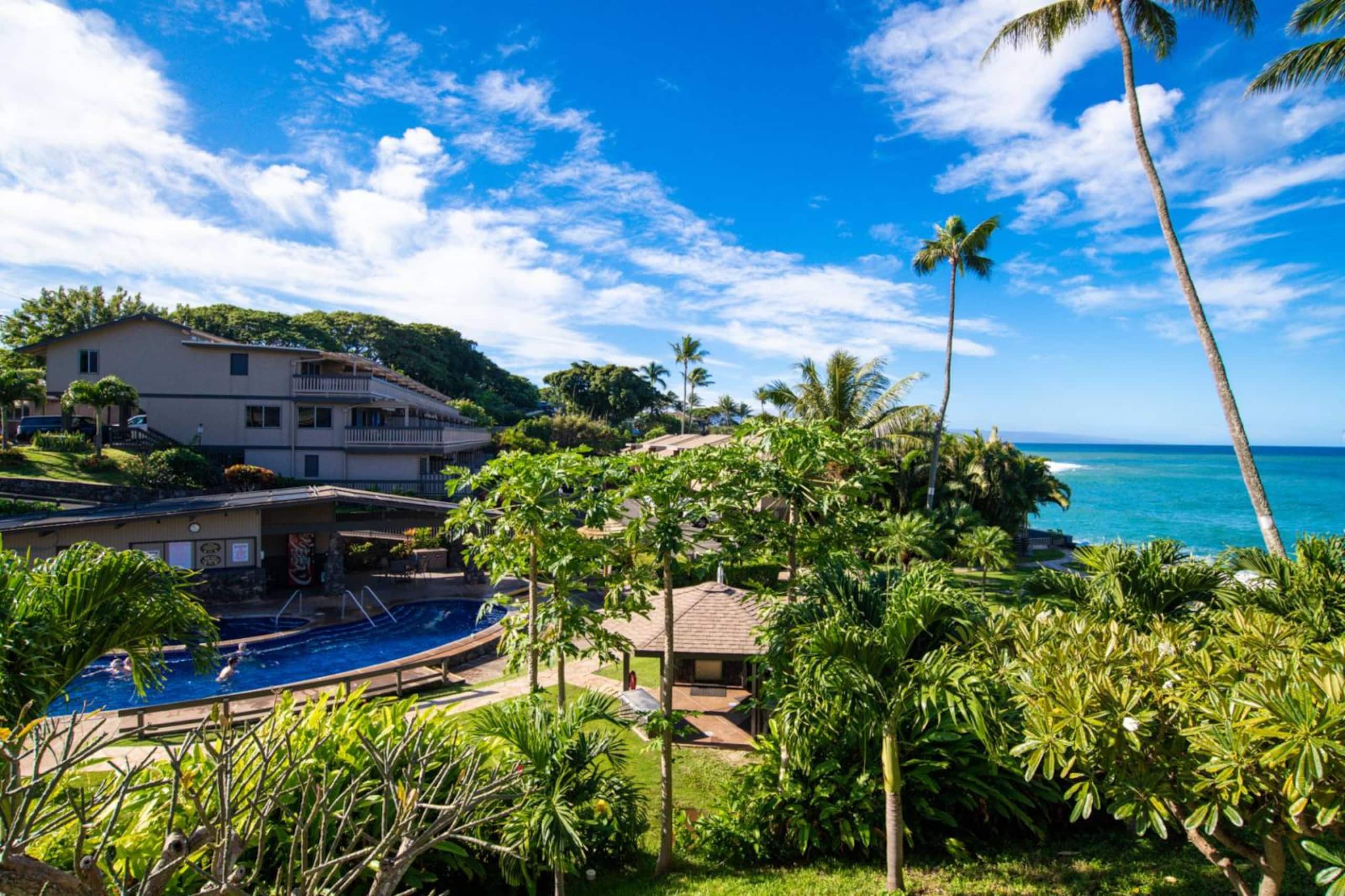 Townhouse in Lahaina · ★4.95 · 2 bedrooms · 4 beds · 2 baths - Image 4
