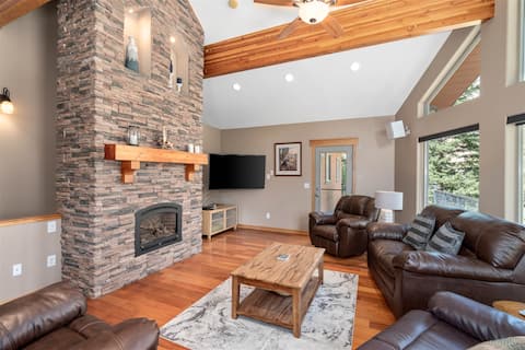 Leavenworth Mtn. Retreat -Home Close to Town
