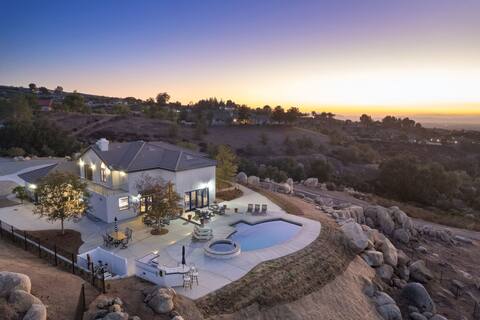 Chateau Evie James - High End Luxury Home w/POOL