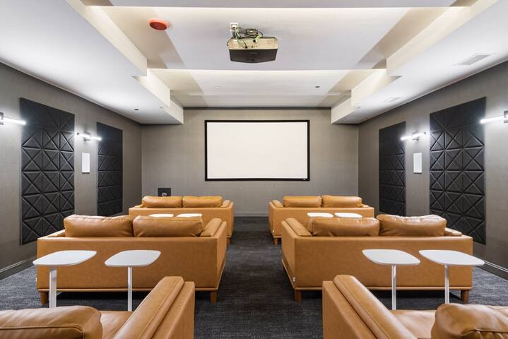 Spacious 2BR in The Loop + 5-Star Comfort gallery image 5