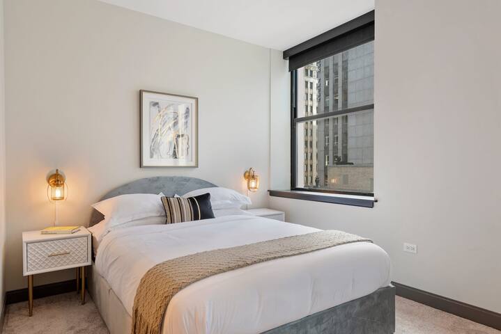 Spacious 2BR in The Loop + 5-Star Comfort gallery image 3