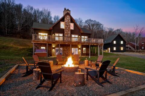 New & Stunning Chalet! Hot Tub, Sauna, Ski Views!