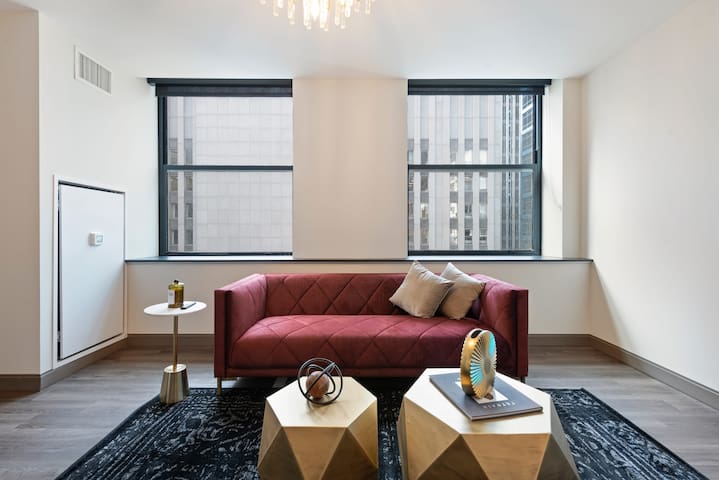 Prime Downtown 2BR with Resort Amenities