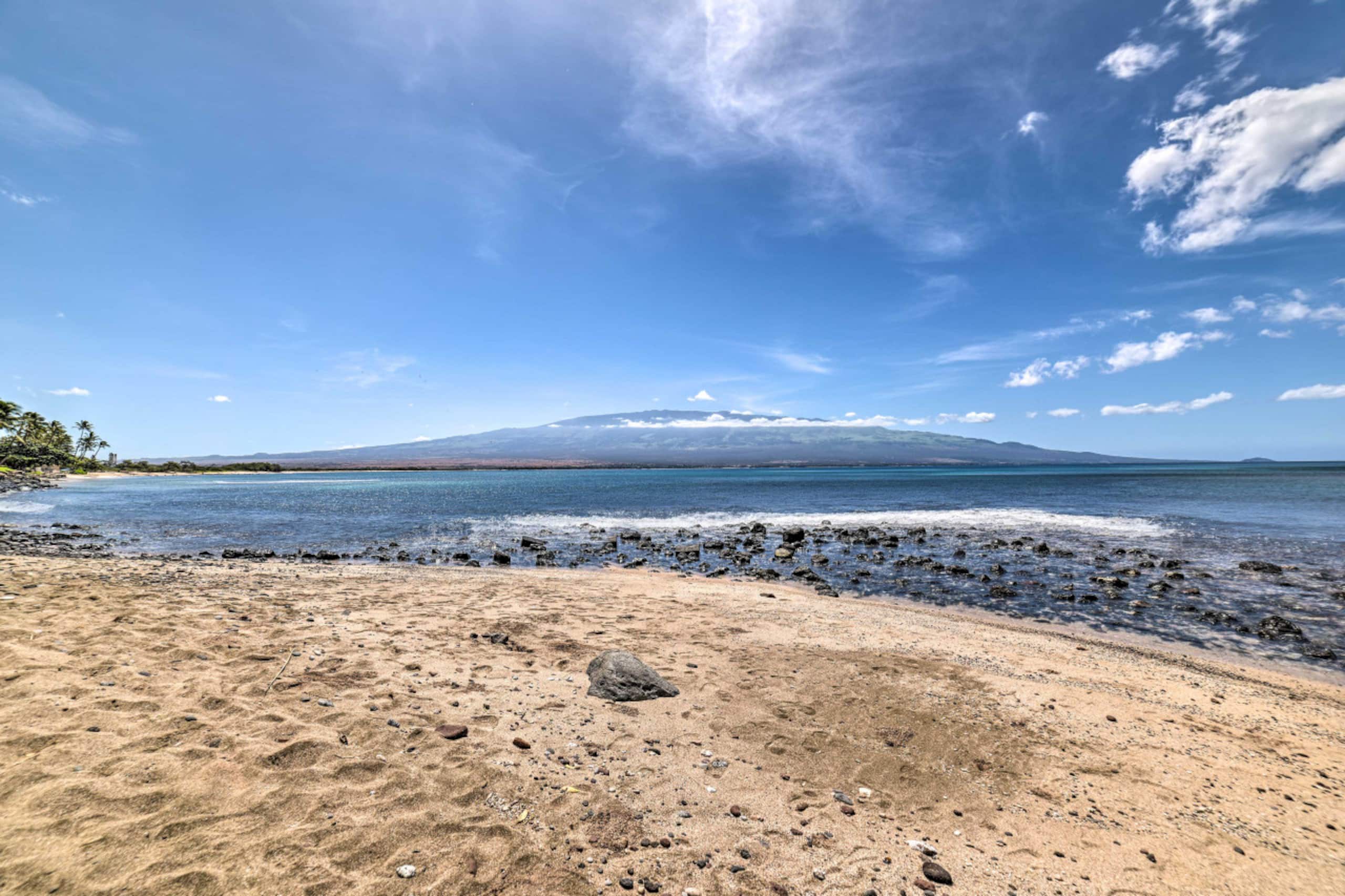 Condo in Wailuku · ★4.76 · 1 bedroom · 2 beds · 1 bath - Image 23